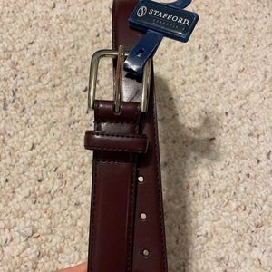 Men’s size 32 Stafford leather belt. New.
